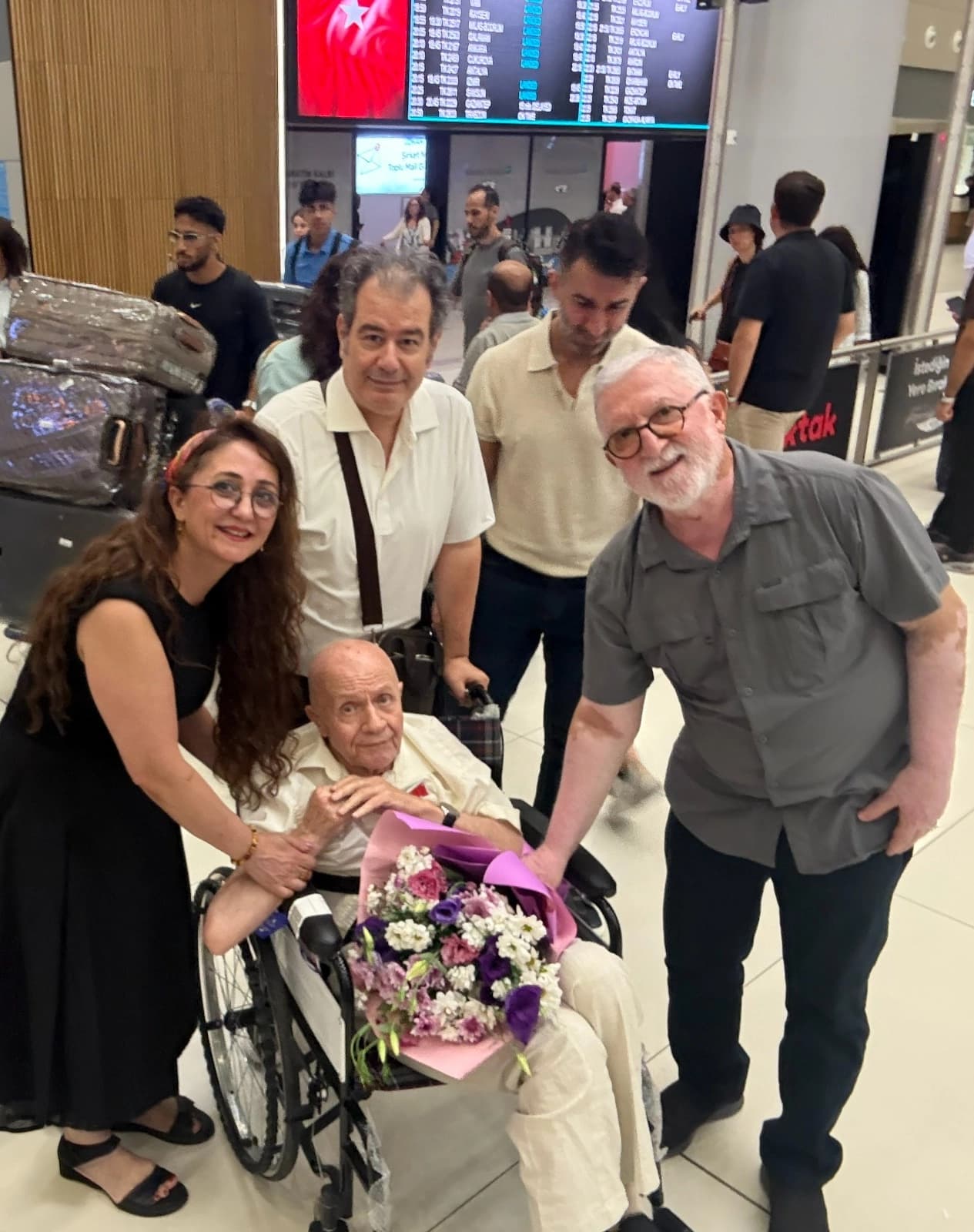 . Yaklaşık 10 aydır Diyarbakır’da tedavi gören İsmail Beşikci, 15 Ağustos itibarıyla İstanbul’a nakledildi.