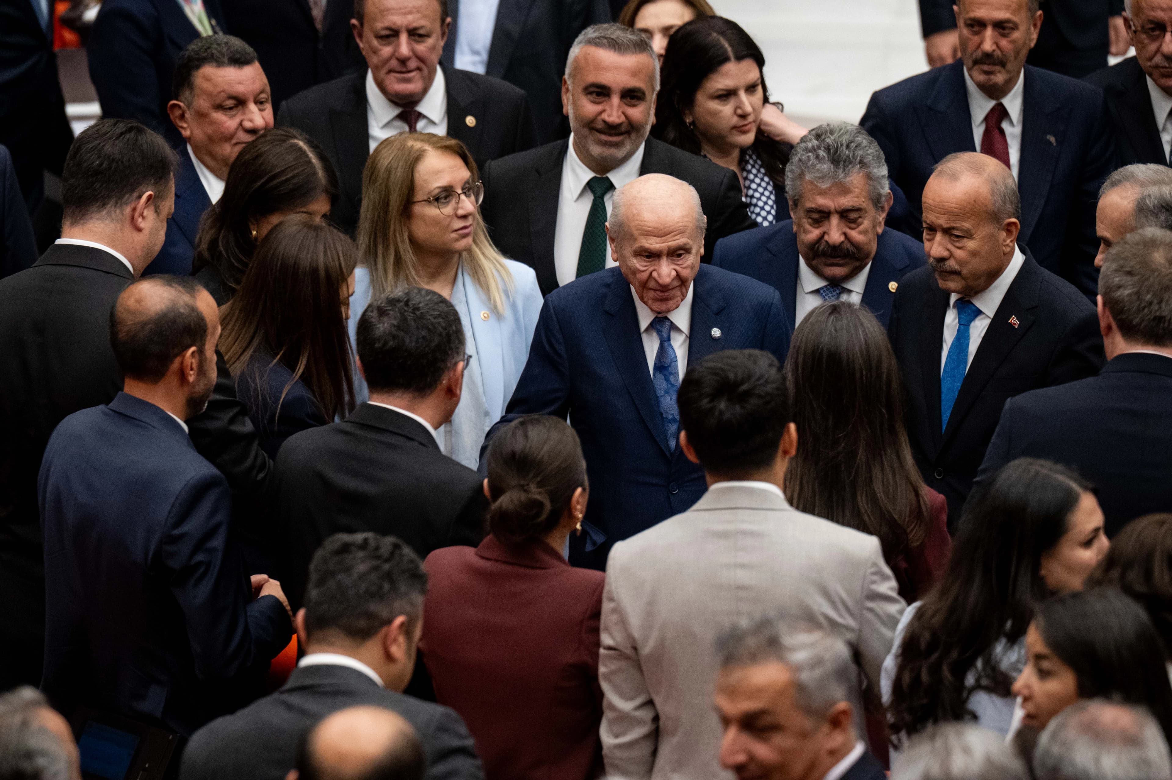 Maclis Genel Kurulu'na katılan MHP Genel Başkanı Devlet Bahçeli milletvekilleri ile tokalaştı. / AA