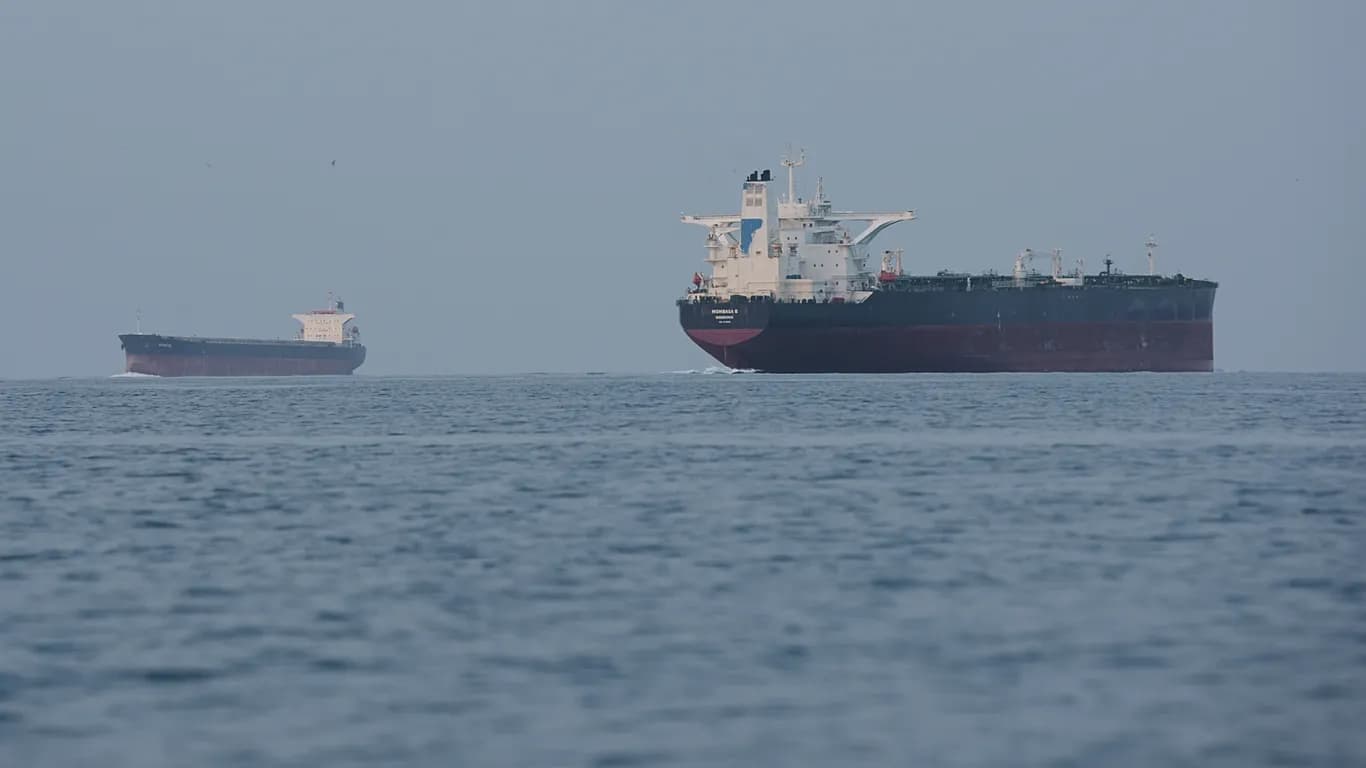 Tankers anchored in the Strait of Hormuz off the coast of Qeshm Island, Iran, April 18, 2026. File Photo: AP
