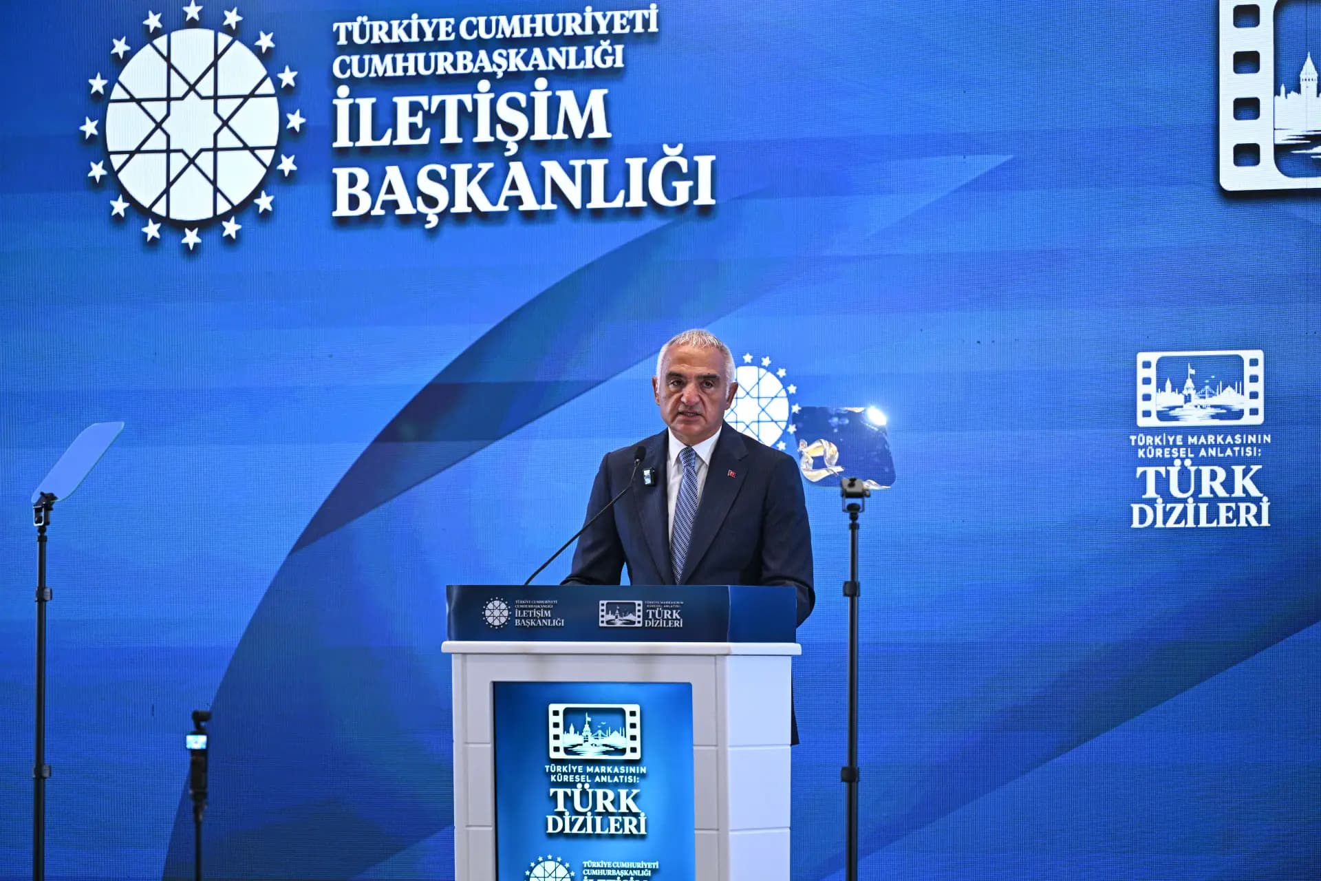 محەممەد نووری ئەرسۆی، وەزیری کولتوور و گەشتوگوزار و بورهانەدین دوران