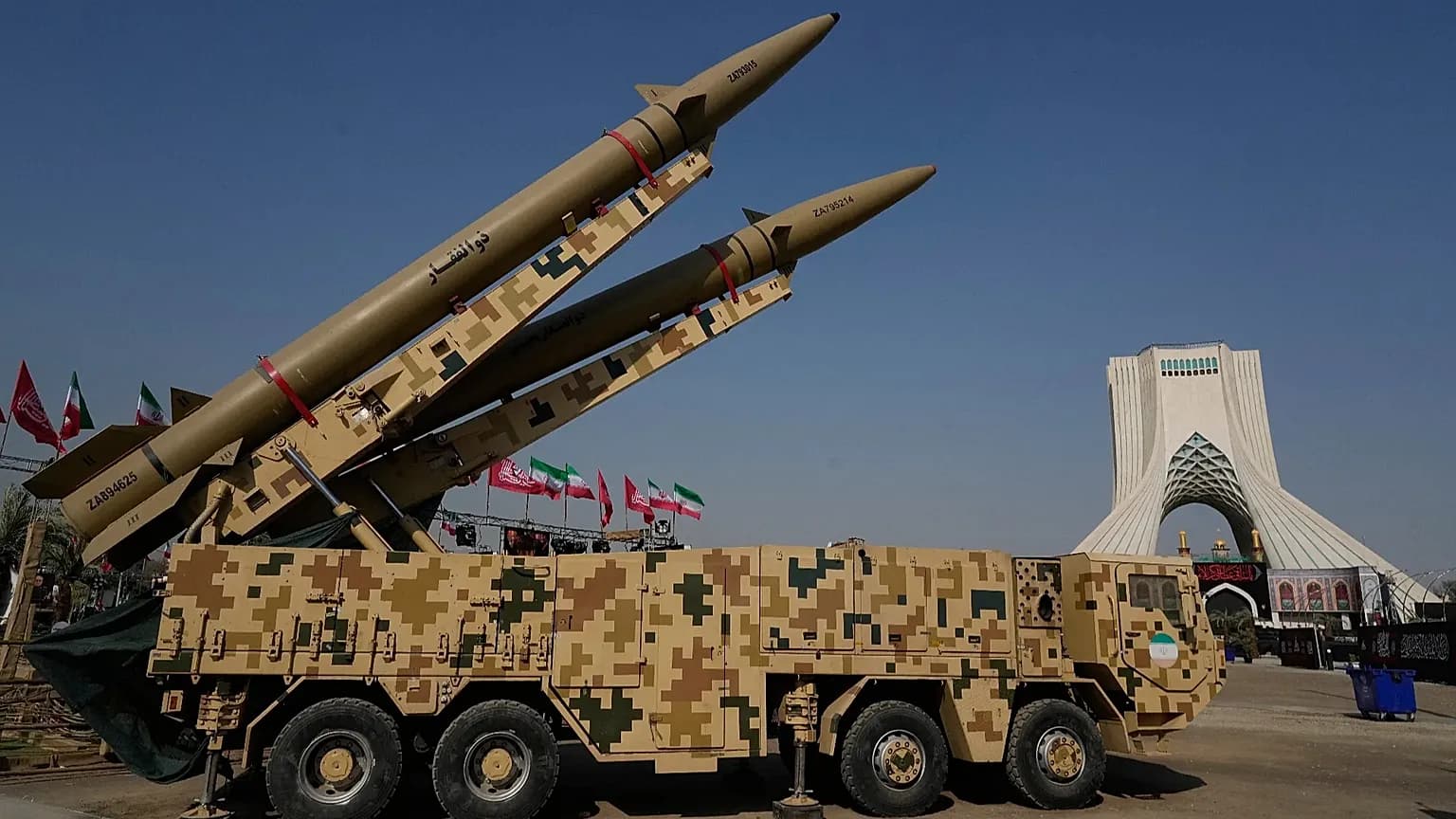بەردەم مەیدانی ئازادی لە تاران