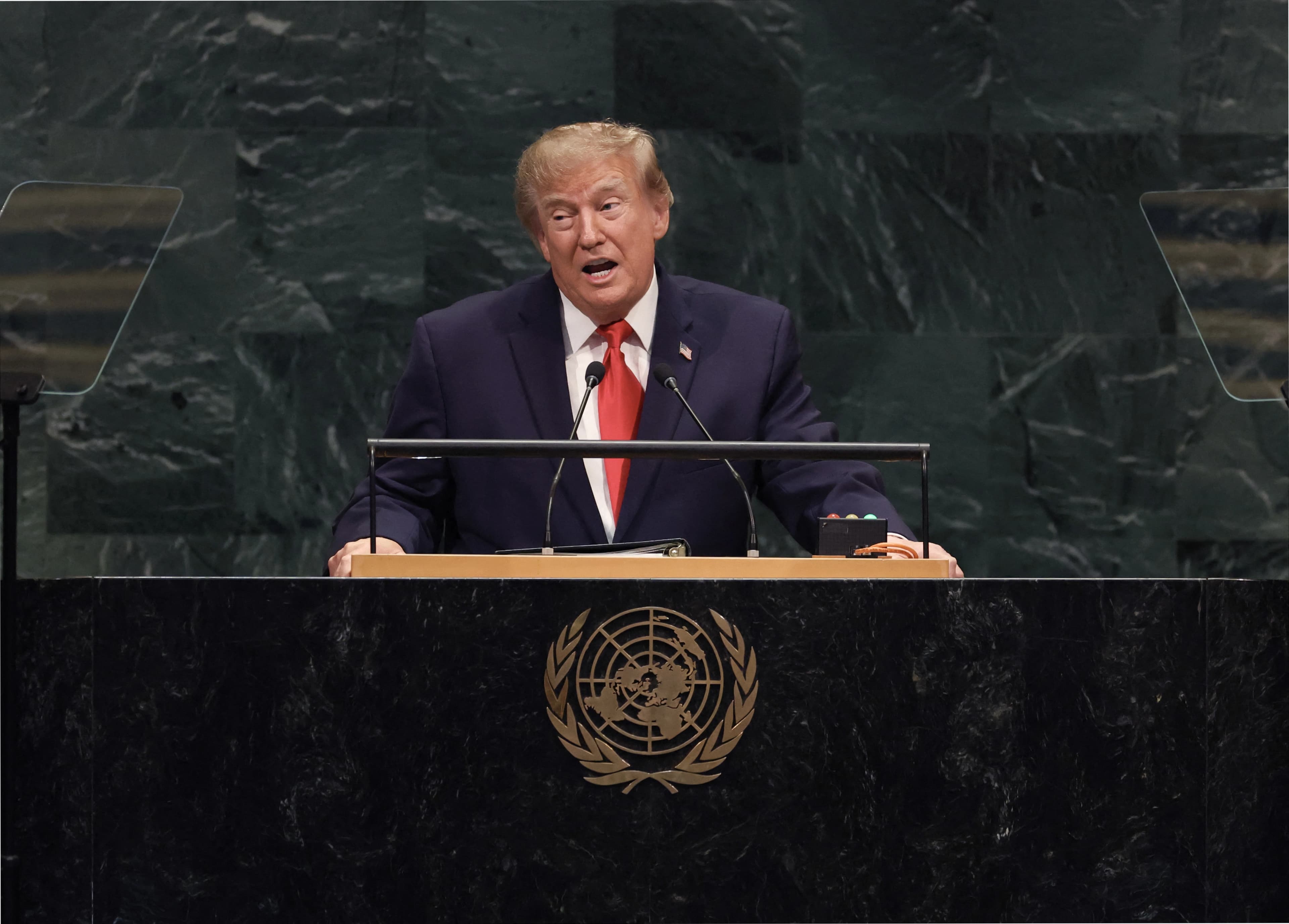 دۆناڵد ترەمپ، سەرۆکی ئەمریکا لەکاتی پێشکێشکردنی گوتار لە نەتەوە یەکگرتووەکان. وێنە: AFP