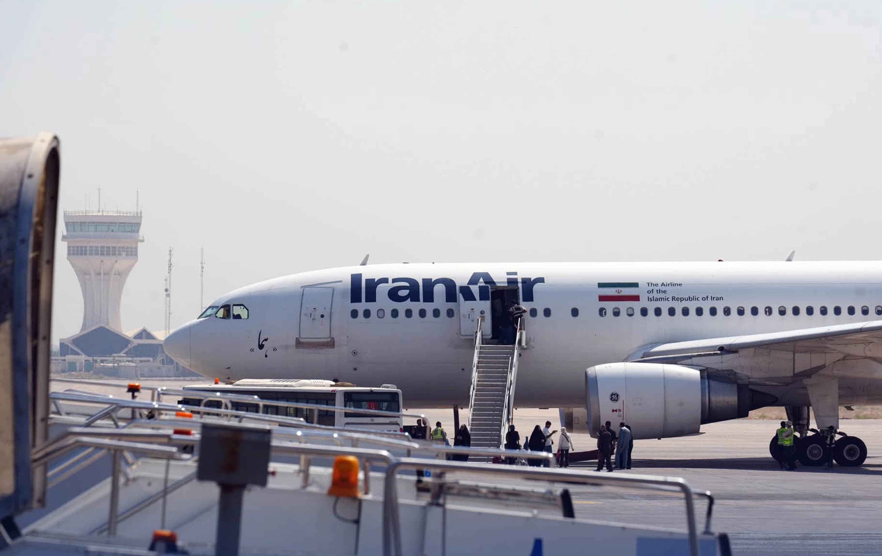 طائرة تابعة للخطوط الجوية الإيرانية في مطار النجف الدولي-Najaf International Airport