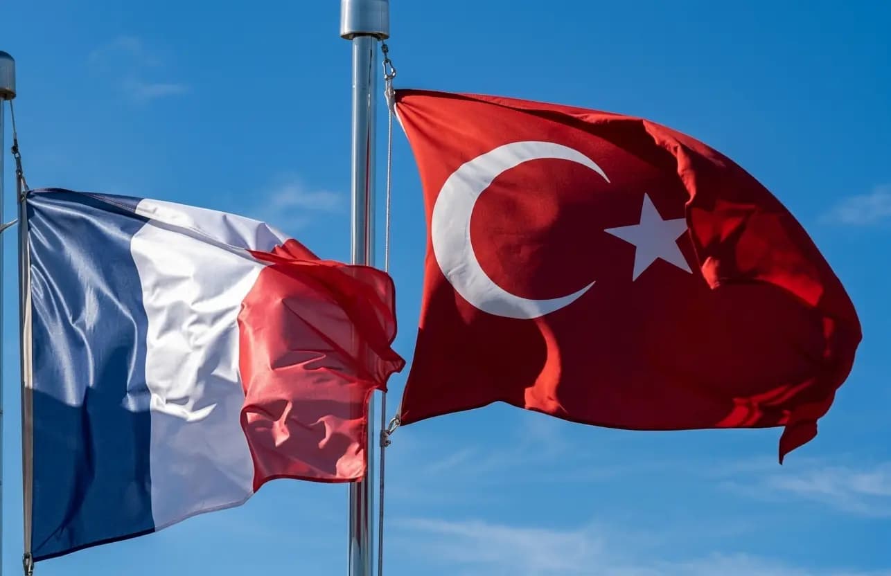 Alayên Tirkiye û Fransayê / Wêne: Arşîv