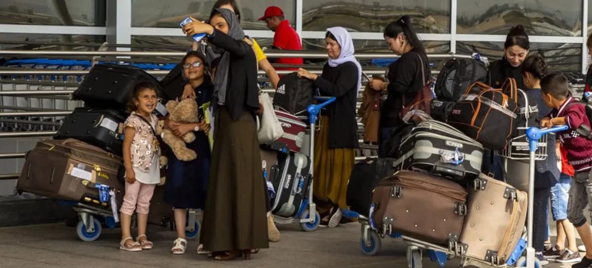 عدد من اللاجئين الكورد الإيزديين في فرنسا- أرشيف
