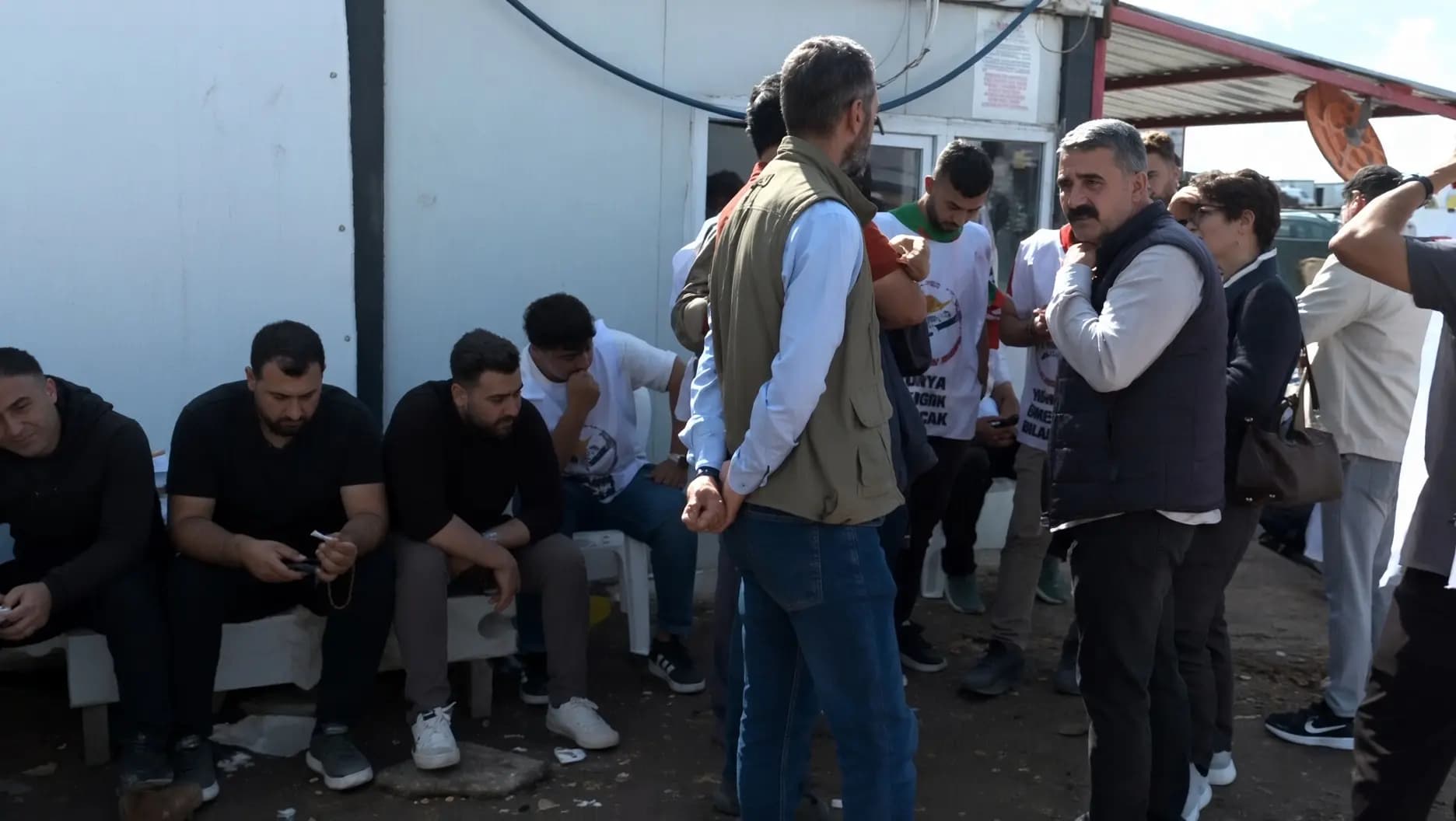 Haklarını arayan işçiler. / Video alıntısı