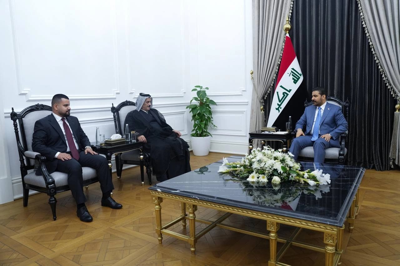 Iraqi Prime Minister Ali al-Zaidi receives a young man in his office along with a middle-aged man - presumably his father - to praise him for exposing an alleged bribery scheme, October 19, 2026. Photo: Prime Minister's office