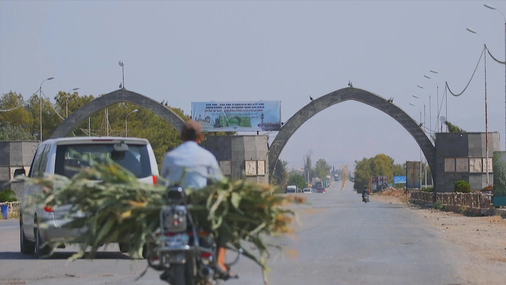 مدخل مدينة ديرك بمحافظة الحسكة في روجآفا كوردستان