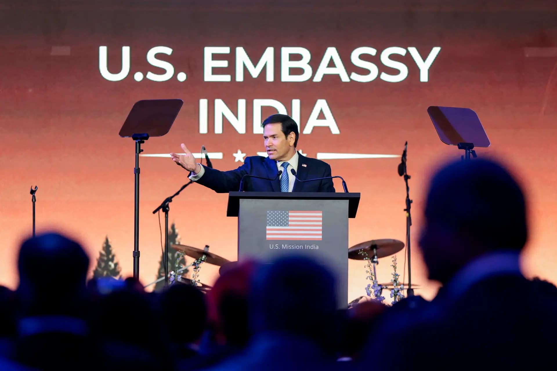 Marco Rubio: Zehmet e em bi Îranê re li hev bikin
