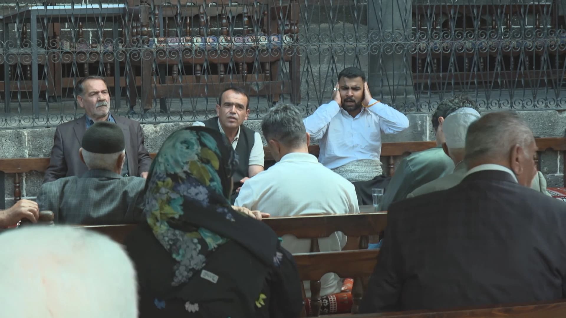 Mala Dengbêjan a Amedê bi kilamên xortan zindî dibe