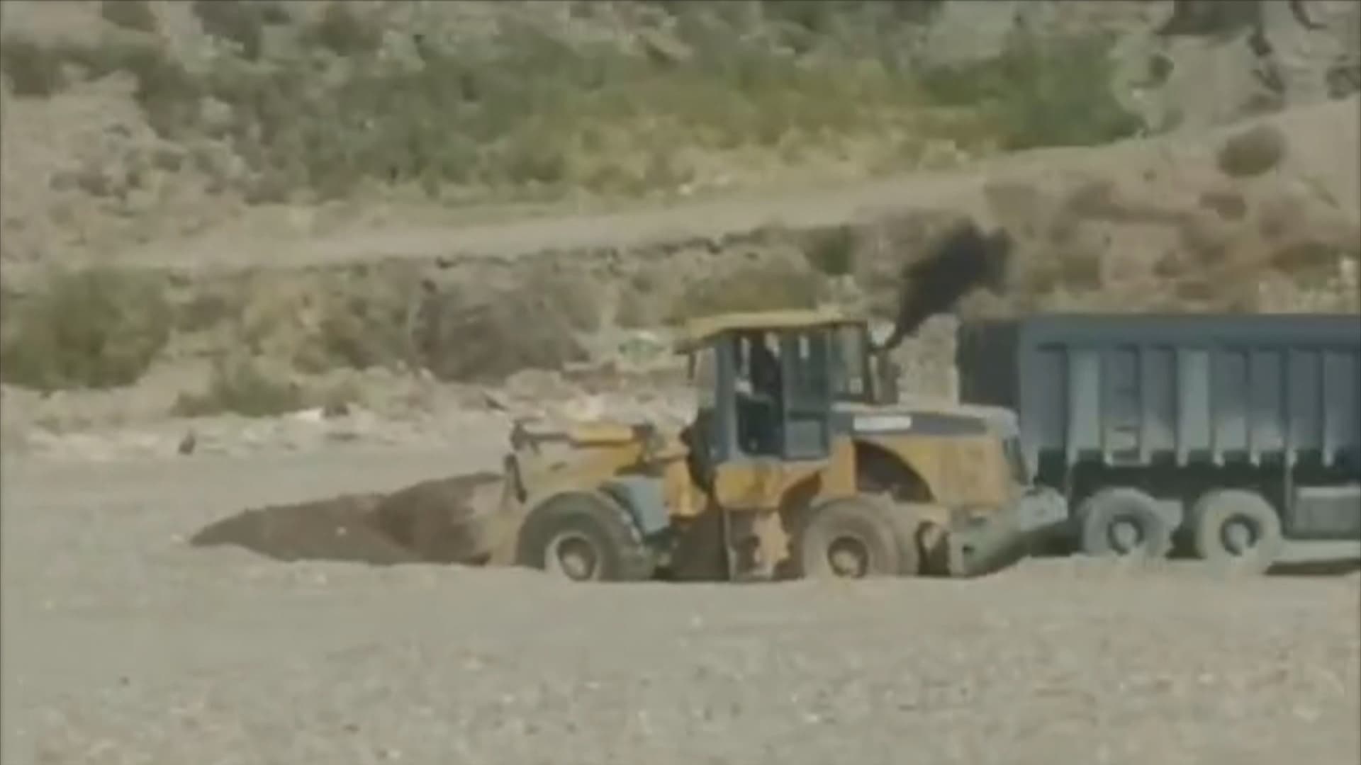 دەرهێنانی چەو و لم لە رووباری تەتەهوو