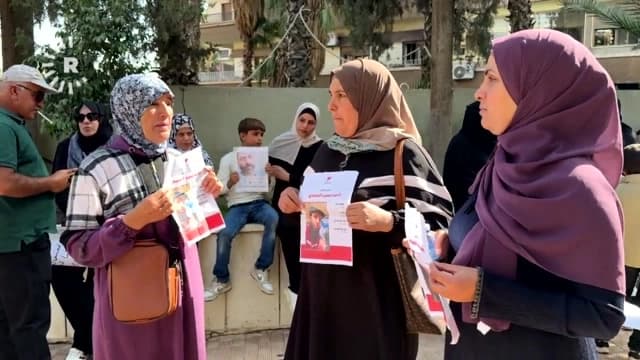 İsrail tarafından alıkonulan Suriyelilerin aileleri Şam’da protesto düzenledi