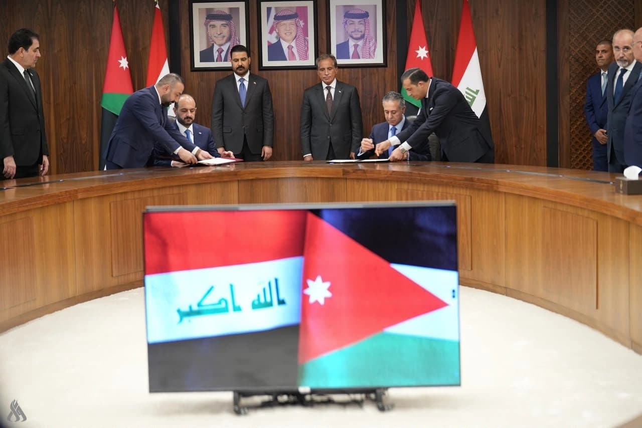 Iraqi PM Ali al-Zaidi and his Jordanian counterpart overseeing the signing of nine MoUs on October 26, 2026 in Amman. Photo: Zaidi's media office