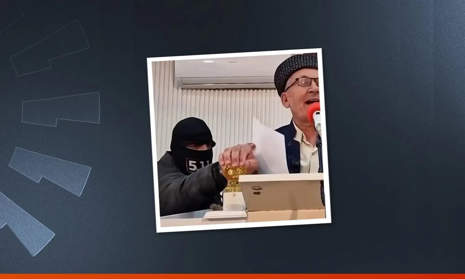 A screengrab from a video showing the moment a man hands a paper to the preacher of a mosque in Kifri, Sulaimani province on October 30, 2026.