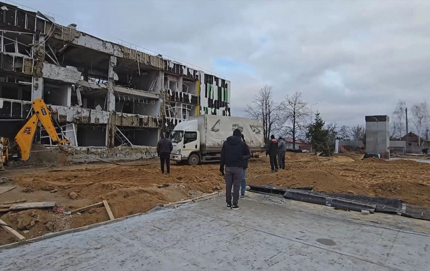 Frontline Ukrainian village builds underground school bunker amid strikes
